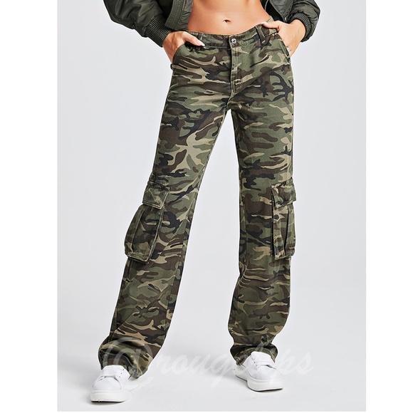 Rouge! Pants - Green Camouflage Cargo Pants Mid Rise Waist with Pockets